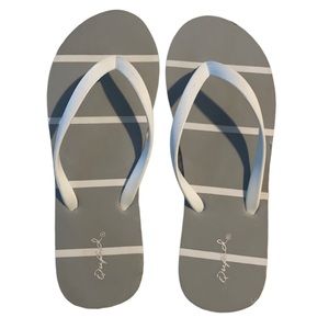 Qupid flip flop sandals